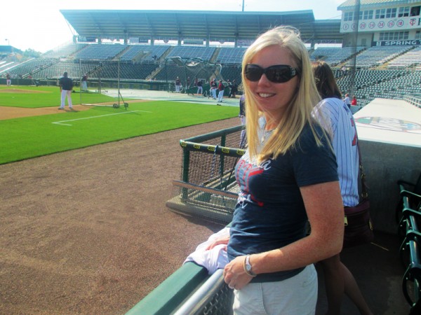 Carina was great at hamming it up and coaxing players to come give autogrphs.  Her charms did not work., however, on Justin Morneau or Joe Mauer.